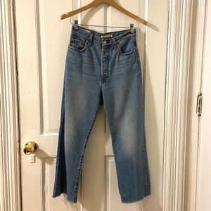 Levi’s Ribcage Straight Cropped Jean